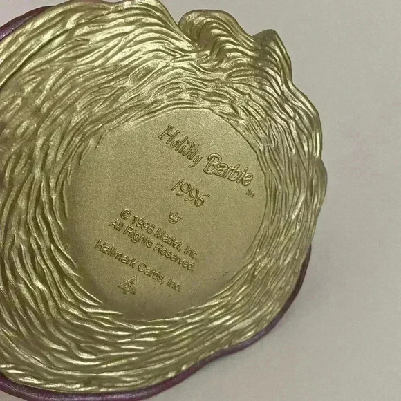 Hallmark Keepsake Ornament Holiday Barbie - Picture 13 of 13